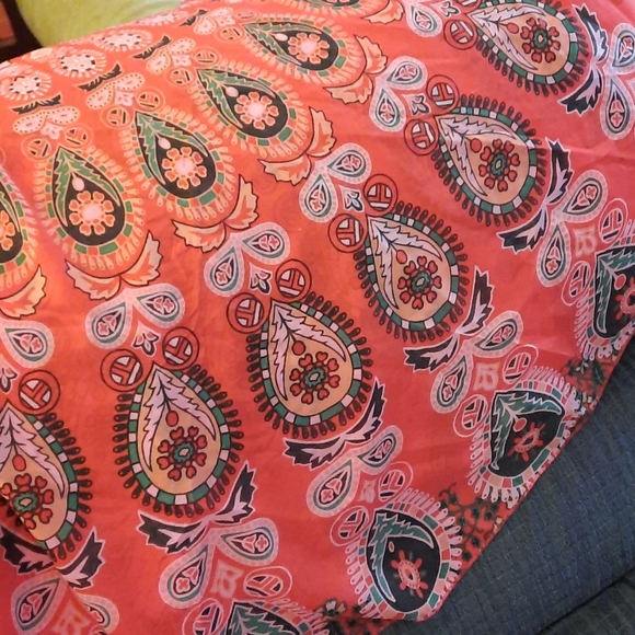 Classic Elegance Beach Spread - Round 64 inch - Picture 5 of 5